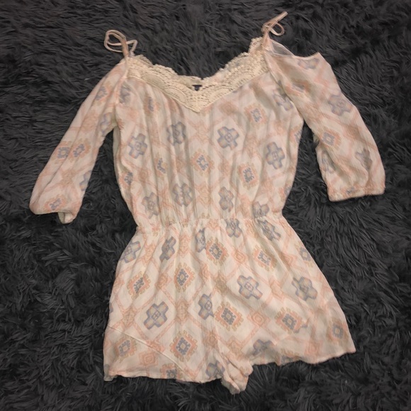 Kendall & Kylie Cold Shoulder Romper 💓 - Picture 6 of 8